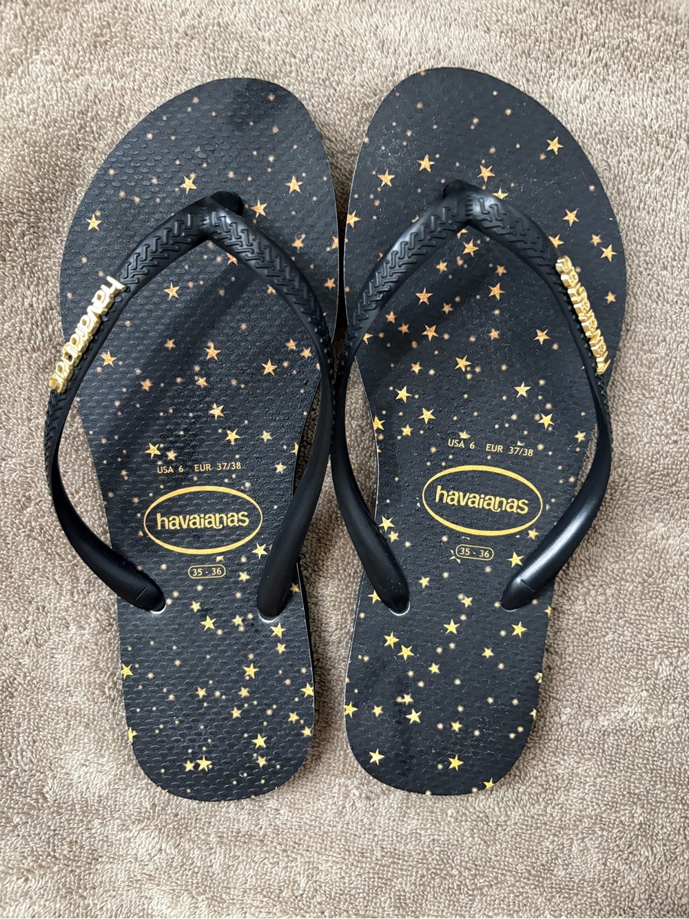Havaianas Slim Logo Metallic flip-flops black & gold galaxy star print - size 6